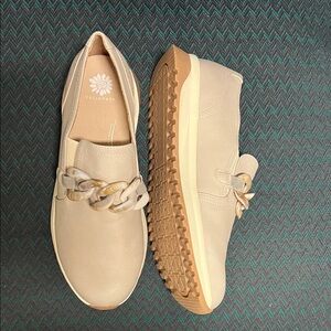 Yellow Box Cream Slip-On Platform Loafers with Tortoiseshell Chain